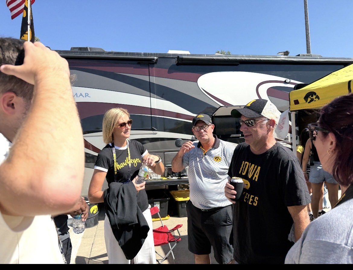 Kelly Roberts tweet media