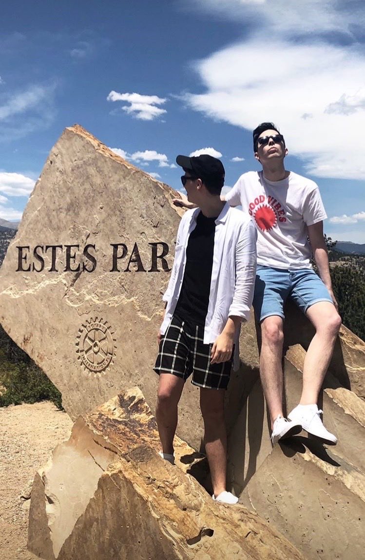 brittxbangtan's tweet photo. making my sister recreate this with me every time we visit 🙂‍↕️ https://t.co/dmbRfivuK5