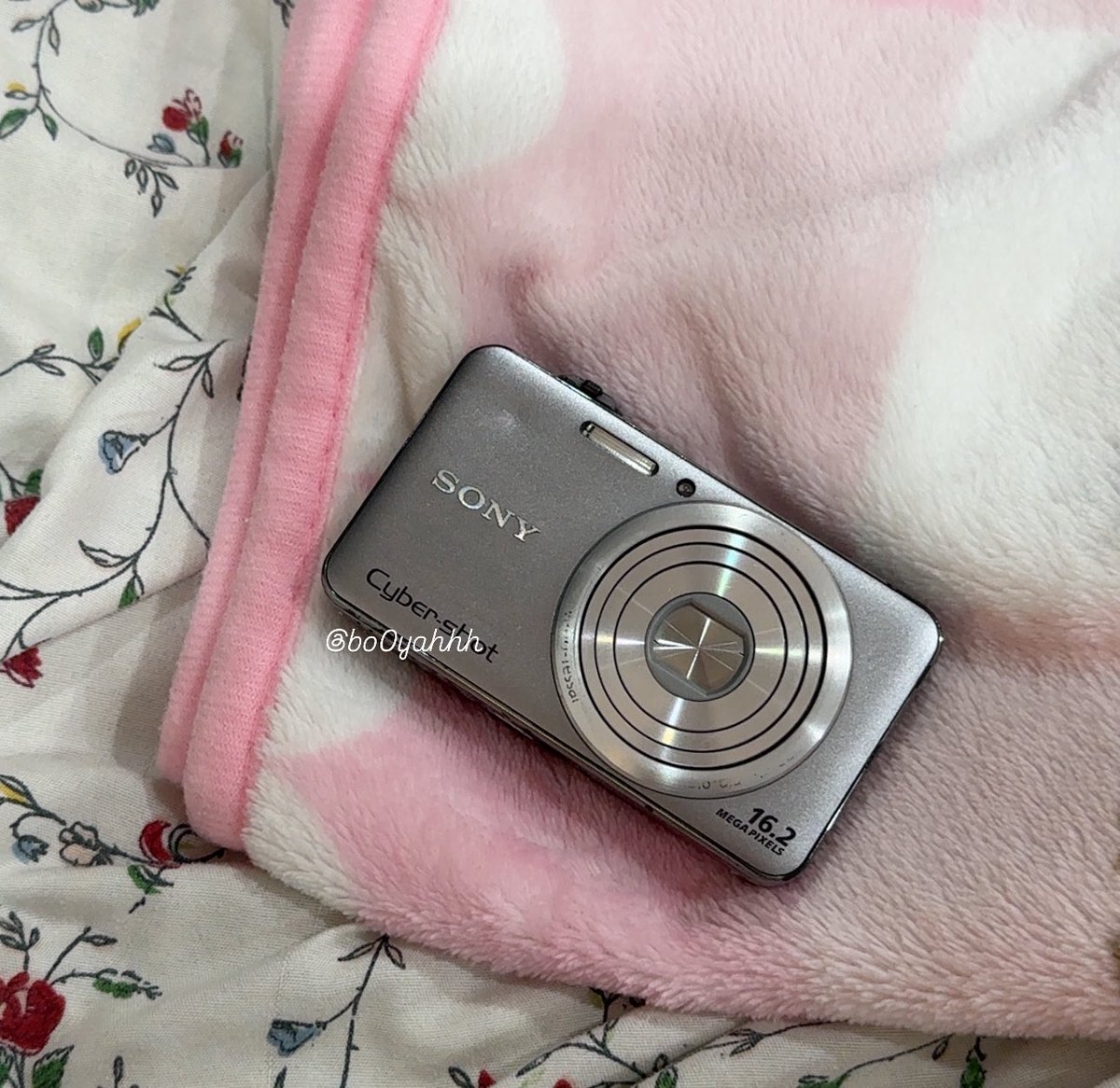 bo0yahhh's tweet photo. ส่งต่องานอะไหล่ 🎀

Sony wx50 ( body สีเงิน )

📬 : 890 รวมส่ง  

★ ตัวกล้องถ่ายได้ปกติ สีเงิน ถ่ายติด แฟลชออก
★ ตำหนิ : ร่องรอยการใช้งาน รอยบุ๋มตรงเครื่อง ที่ล็อคแบตไม่แน่น ปุ่มรวน ซูมแล้วมีฝุ่น 3 เม็ดค่ะ 
★ สิ่งที่จะได้รับ : ตัวกล้อง และ แบต
#ส่งต่อกล้องดิจิตอล #กล้อง https://t.co/FPBBTzFsdM