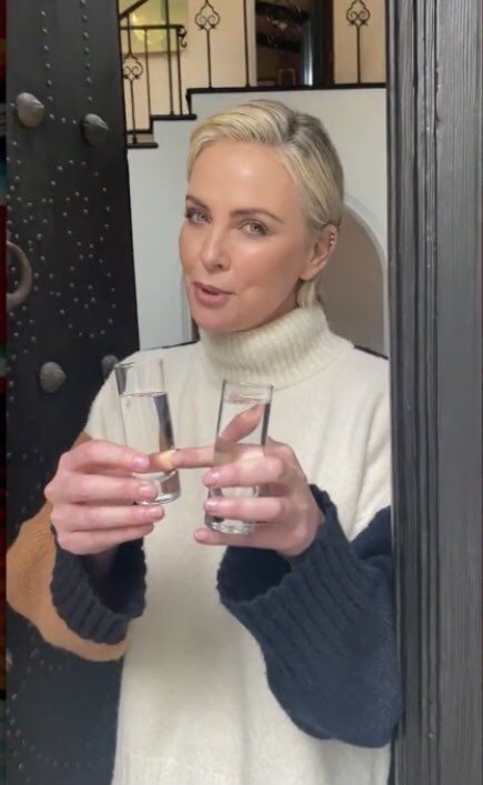 Charlize_theron082 tweet media