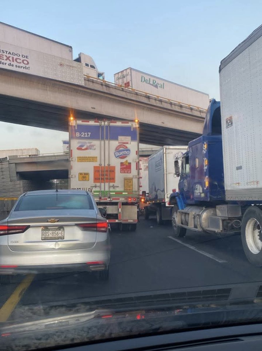 EdoMexInf's tweet image. Abr 09, 2026 | 7:30 am | EDOMEX | Se reportan COLAPSADAS:
▫️Aut México - Querétaro, dirección CDMX, tramo Tepotzotlán - Salida San Martín Obispo 
▫️Via López Portillo, dirección Tlalnepantla 
▫️ Circuito Exterior Mexiquense, Zona Tultitlán 
Busca rutas alternas #EdoMex #Trafico