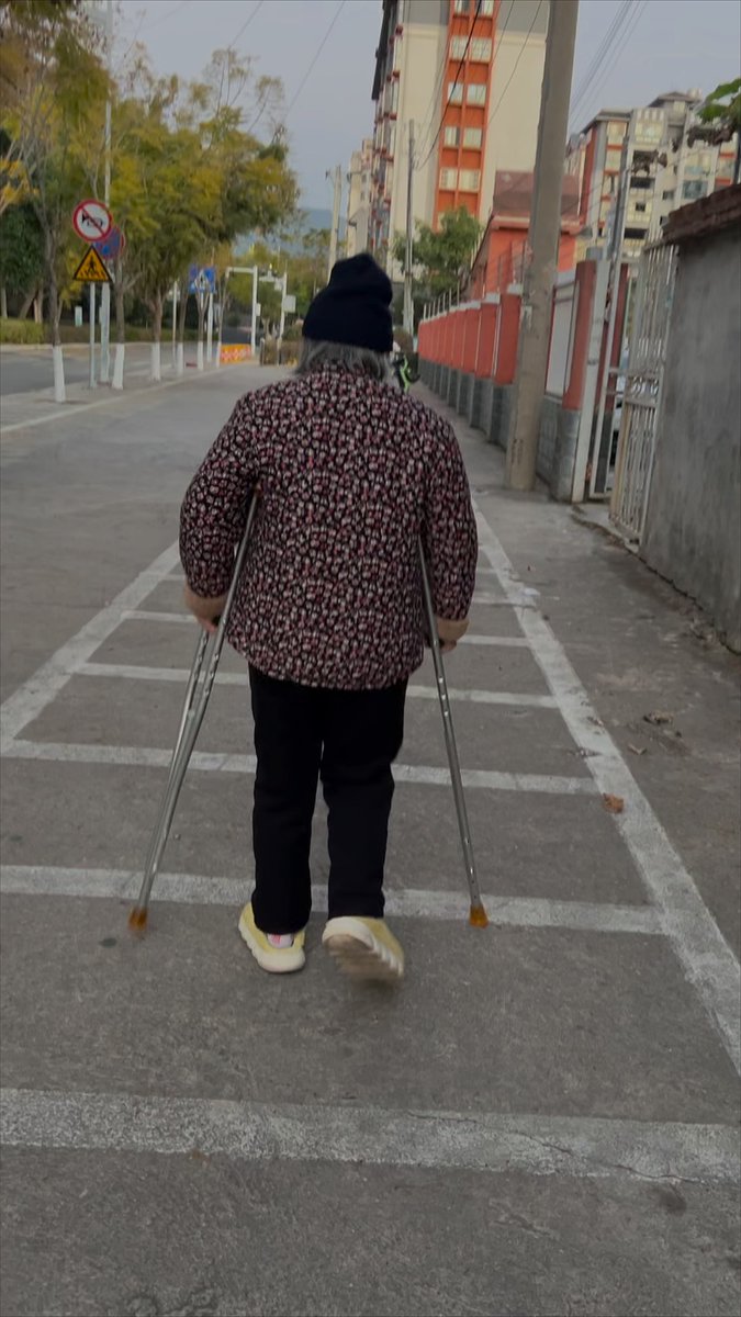 Grammar Nazi tweet media