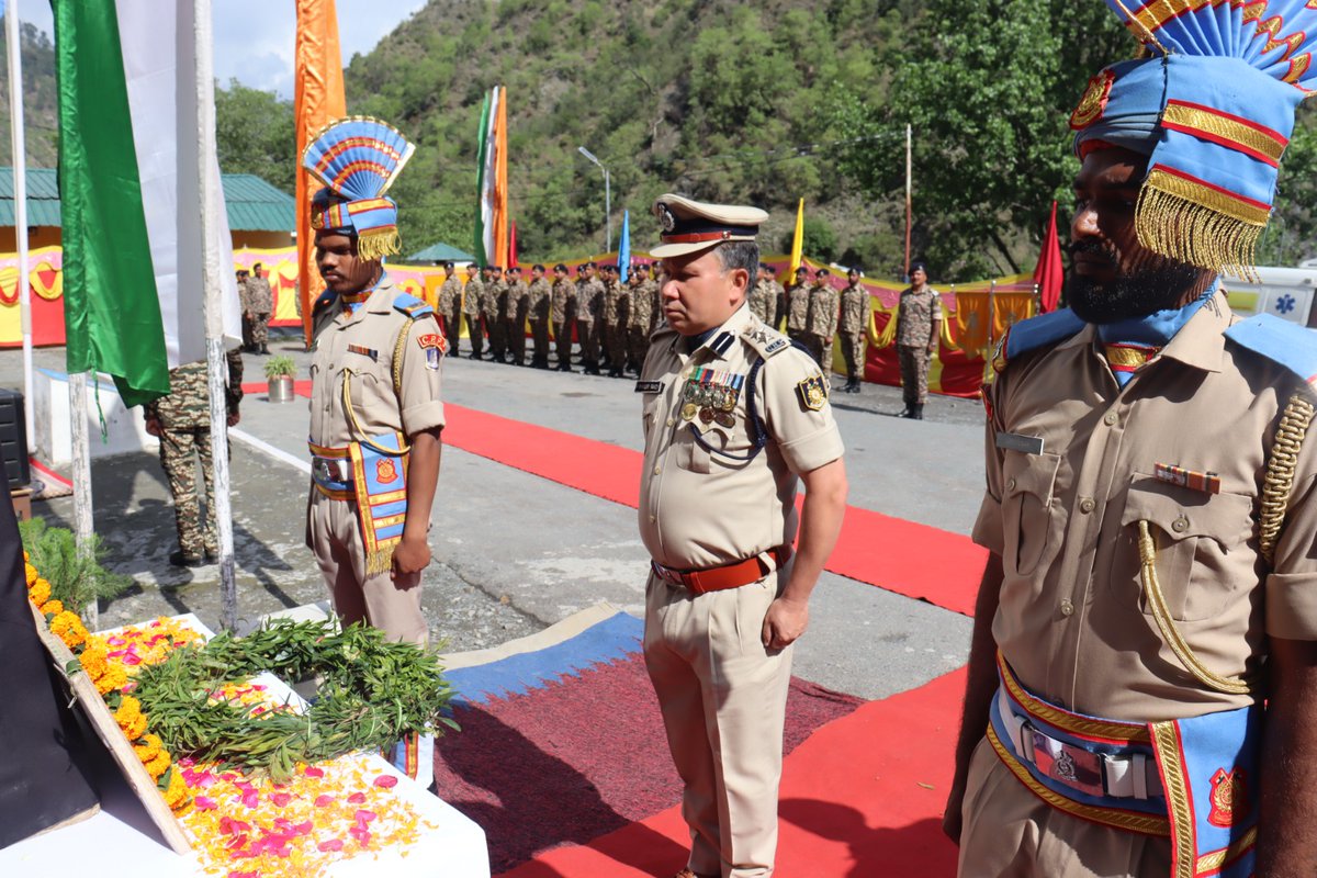 84BNCRPF's tweet photo. On 09 Apr 26 84 CRPF celebrated Valour Day at Tac Hq Ramban. Comdt N Ranbir &amp; others paid homage to Martyrs. On 09 Apr 1965 02 Coys CRPF repulsed the attack of 01 Pak Infantry Brigade at Sardar Post killing 34 Pak soldiers. Day is celebrated to honour their bravery &amp; sacrifice. https://t.co/aGLDszVcSZ