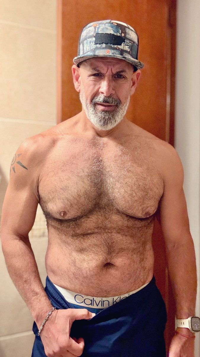 carmuel70's tweet image. Buen día gente!! 
Somos menos 
-600 😉🤣
#vibe #viva #gym #bomdia