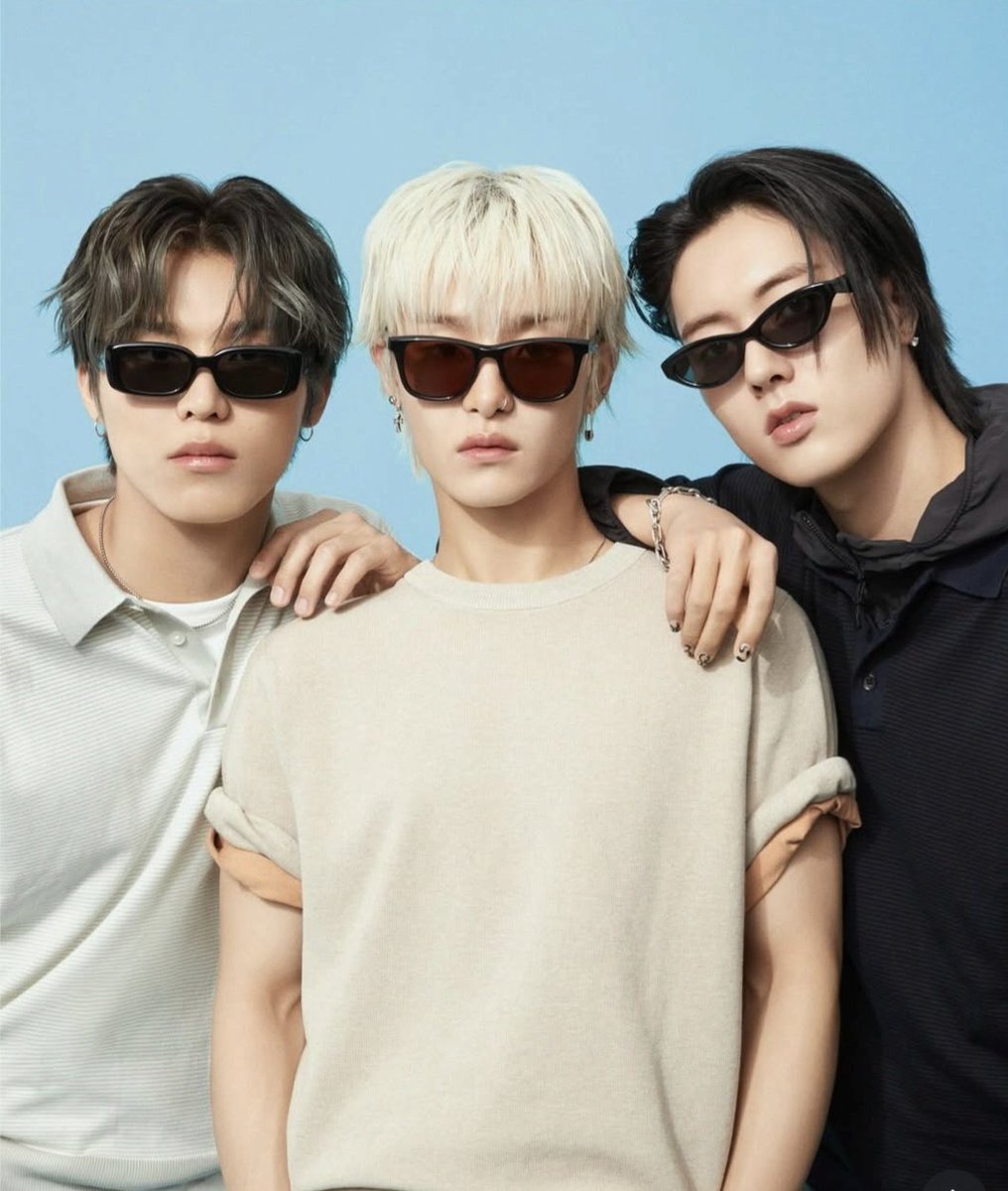 TREASUREth_'s tweet image. [ TREASURE​ × UNIQLO​ ]

     จีฮุน​ 🐶​  ฮารุโตะ​🦋​ และจองอู​🐺​  เชิญชวนทึเมทุกคนแวะมาดูคอลเลคชั่น​แว่นกันแดดจาก​ UNIQLO ที่สามารถ​ใส่ใช้งานได้ทุกวัน

คอลเลคชั่น​มีจำหน่ายแล้วที่ร้าน UNIQLO ทุกสาขาและช่องทางออนไลน์

🔗​instagram.com/p/DW573HaD5FU/…

#Uniqlo​#TREASURE​#JIHOON​#HARUTO