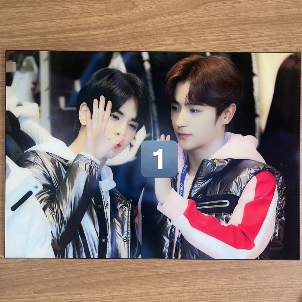 buyOos's tweet photo. 1번 A3사이즈 1.4
5 6번 17*12(cm) 각 0.5

더보이즈 영훈 현재 빵밀 밀빵 송도즈 포카 회지 만화책 소장본 양도 온리전 생카 카페 쥬밀 액자 포타 성인 선입장 콘서트 제너레이션 티켓팅 https://t.co/t8XdjKaL5T