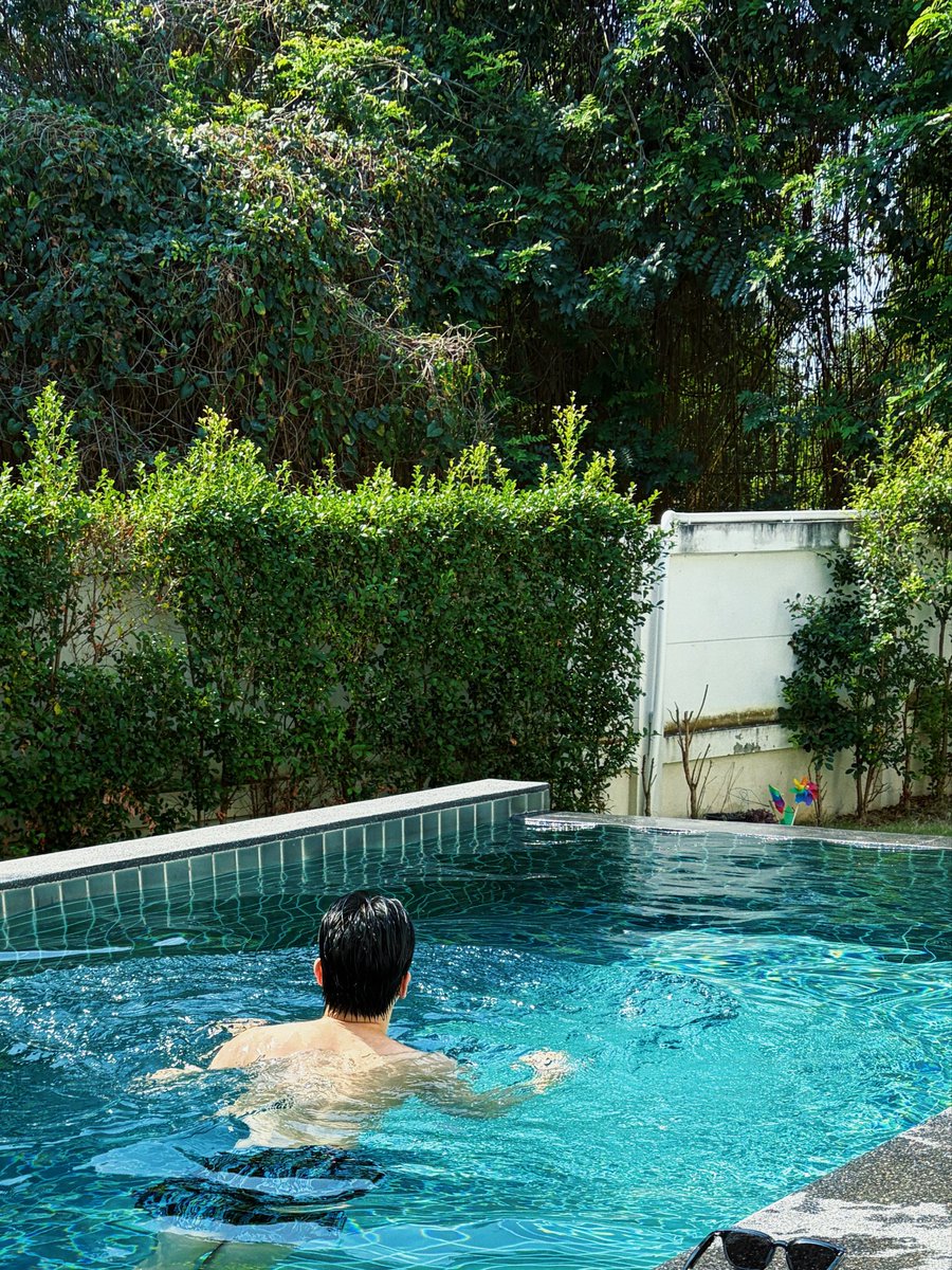 zhoumi_419's tweet photo. 🏊🌞🍃 https://t.co/yl9iMmATBK