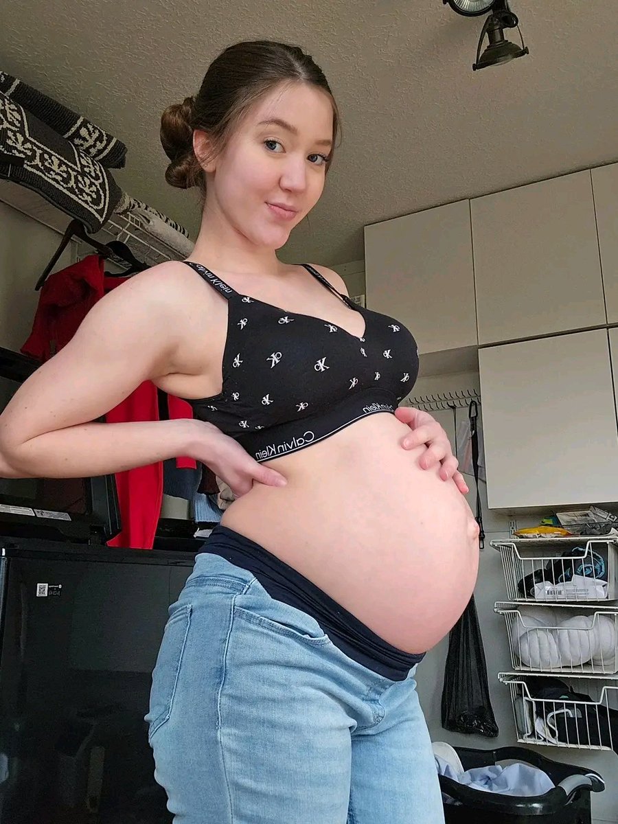 JadeLove47285's tweet photo. Feeling huge these days 😅 https://t.co/QVjyGIa6Dn
