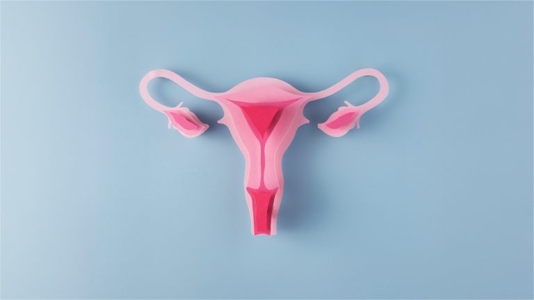 CaixaResearch's tweet photo. La endometriosis es una enfermedad crónica de la que aún desconocemos el origen.
En España la sufren alrededor de 1 millón de mujeres y el diagnóstico puede tardar 8–10 años.
Hoy por hoy no existe una cura, pero sí tratamientos