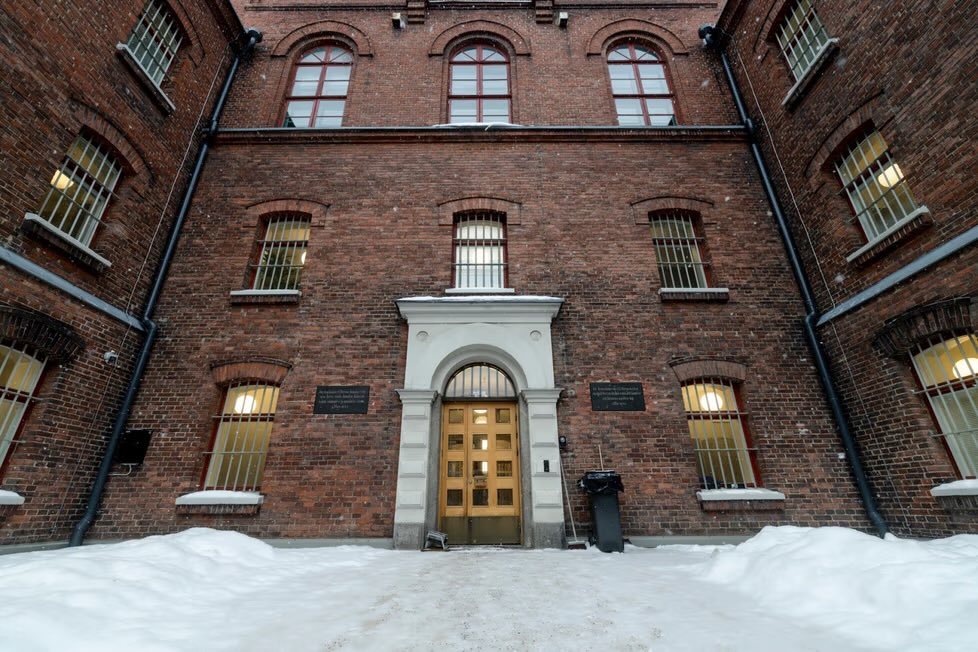 Nuorsuomalainen nupisee tweet media