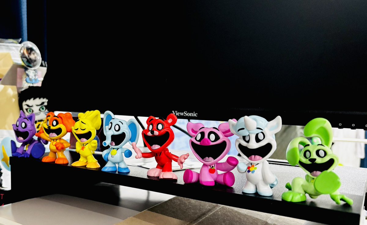 スマイリングクリッターズ
やっと揃いましたぁ！！👏⚡️
モニター前がカラフルで最高🌈✨