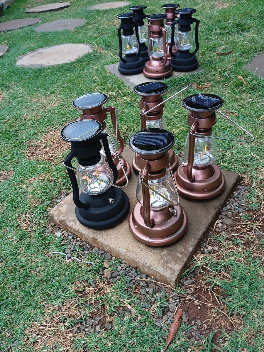 Gideon_Kitheka's tweet image. 𝐒𝐎𝐋𝐀𝐑 𝐋𝐀𝐍𝐓𝐄𝐑𝐍 𝐋𝐀𝐌𝐏.

SOLAR LANTERN WARM WHITE LIGHT 
- Solar powered
- Solar panel 0.28W
- Battery -1.2V 300mahx3
- 7 LEDs
- Material ABS
- Charging time 6-8 hours. 
- Working time 12 hours 

Kshs1,500/=

WhatsApp No. 0754212159
#BushSolarLightsDelivers
