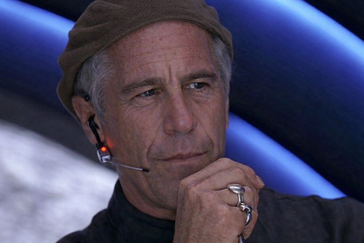 Xz3nos's tweet photo. @ahmadslmanx US will be burned to the ground all the money guys are connected to 👇 https://t.co/yENFTMDptQ