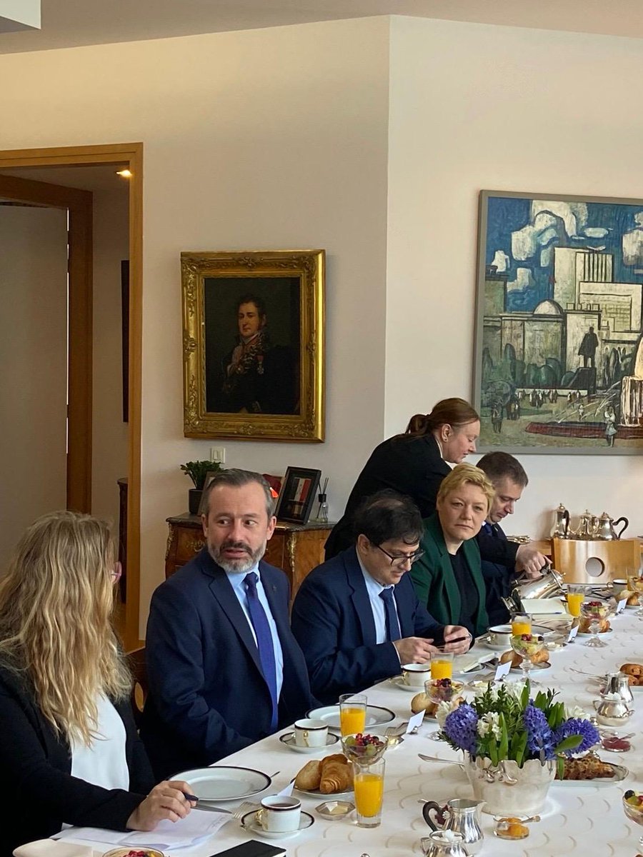 Amb_Francji's tweet photo. L'Ambassadeur @EdePoncins a accueilli à la Résidence des représentants locaux de l’Alliance🇪🇺du nucléaire, en présence de Paweł Gajda @ME_GOV_PL. Une réunion marquée par l’intervention de Maria Faury qui a présenté les actions du #CSFN et le dernier contrat de filière nucléaire🇫🇷 https://t.co/Or16lr3kto