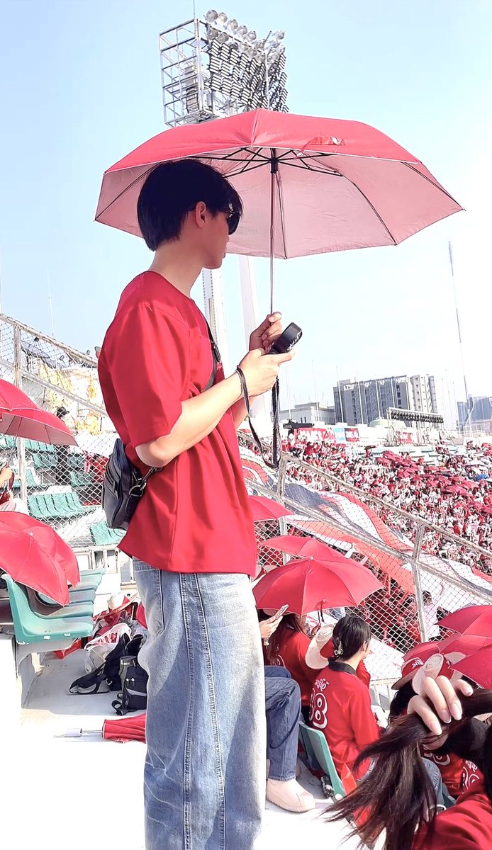 Sodachi171's tweet photo. แสตนปี 68 แอบถ่ายรูปฟีฟ่ามา 1 รูปถ้วน

แสตนปี 69 ถ่ายมาแบบฉ่ำเลย 😆😆

#Fifakankham https://t.co/GxaOLPCN8J