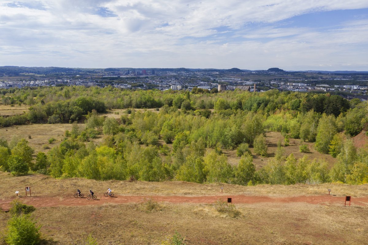 LuxembourgLU's tweet photo. Adventures in the Land of the Red Rocks await! 🌄 With vibrant cultural spaces, breathtaking nature reserves &amp; lively urban neighborhoods, the Minett region is the perfect destination for your next excursion. ➡️ https://t.co/0ow5r05RJC

📸© LFT, Fatpigeon | © LMIH, Focalize https://t.co/fAPjdWPBkD