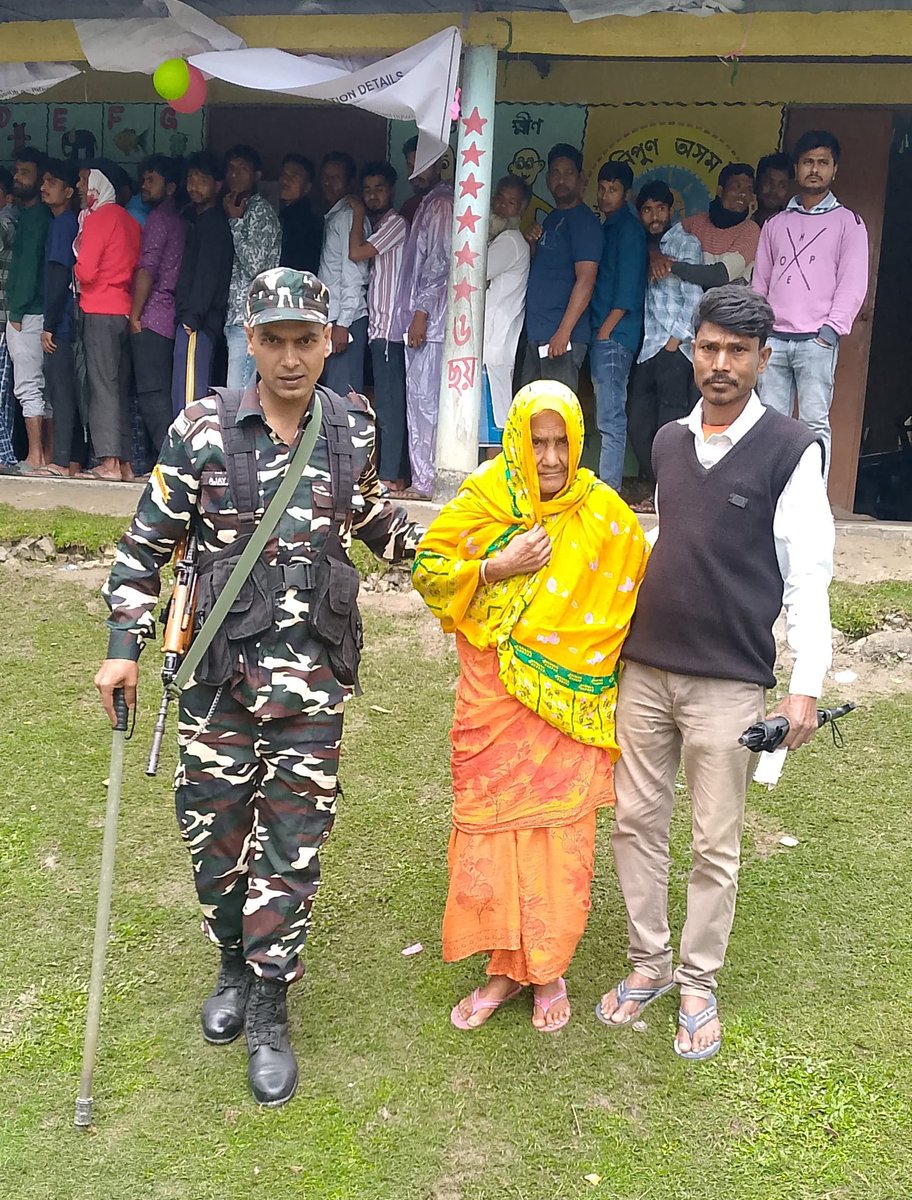 SSB_INDIA's tweet image. Assam | #AssemblyElections2026 🇮🇳

#SSB personnel are actively deployed to ensure a secure, peaceful &amp;amp; transparent polling process through area domination and strict security measures.

With dedicated support to senior citizens and divyang voters, SSB upholds its core values of