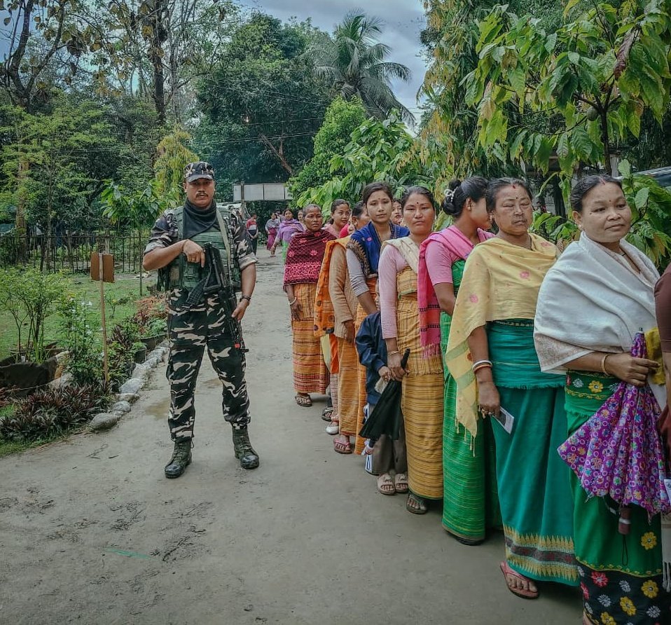 SSB_INDIA's tweet image. Assam | #AssemblyElections2026 🇮🇳

#SSB personnel are actively deployed to ensure a secure, peaceful &amp;amp; transparent polling process through area domination and strict security measures.

With dedicated support to senior citizens and divyang voters, SSB upholds its core values of