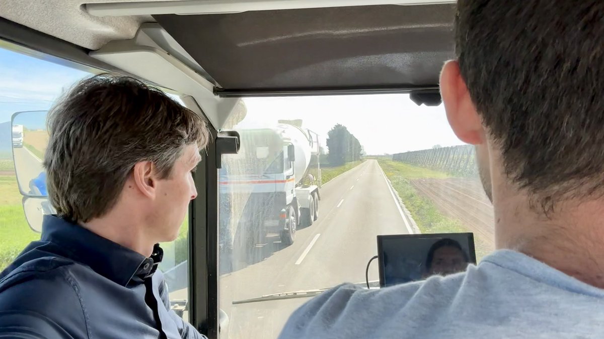 vadorverges's tweet photo. ⚠️Les carreteres del Baix Ter són perillosament estretes, sense voral i mal pavimentades, i han provocat molts accidents, alguns d’ells mortals. @JuntsXCat les hem visitat amb la plataforma Carreteres Segures Baix Ter i ens fem nostres les seves reivindicacions. Cal actuar-hi ja. https://t.co/inOsRgc3vd