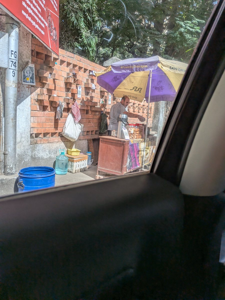 zeilar412's tweet photo. @mybmcWardGS   .full footpaths occupied by hawkers ..bmc encouraging hawkers .hafta ..location Shanker rao naram path ..worli ...ward g south ..near raheja imperia https://t.co/HqUfzD2r8k