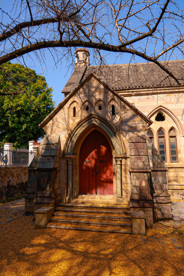 HolaFujian's tweet image. Walking 20,000 steps in Fuzhou, take your time to feel it!! Vintage foreign-style buildings, romantic street scenes, every step is so beautiful and pleasant~ #China #RefreshingFujian #Scenery 

For more information, visit: us.trip.com/flagshipstore/…