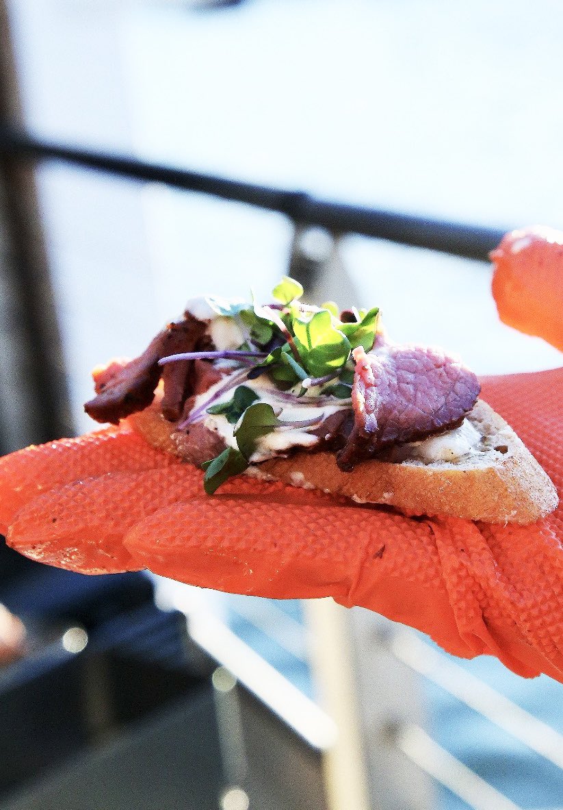 DivaQBBQ's tweet image. Reverse seared Wagyu tri-tip 
Smoked roasted garlic horseradish cream 
Parmesan crostini 
Micro radish greens