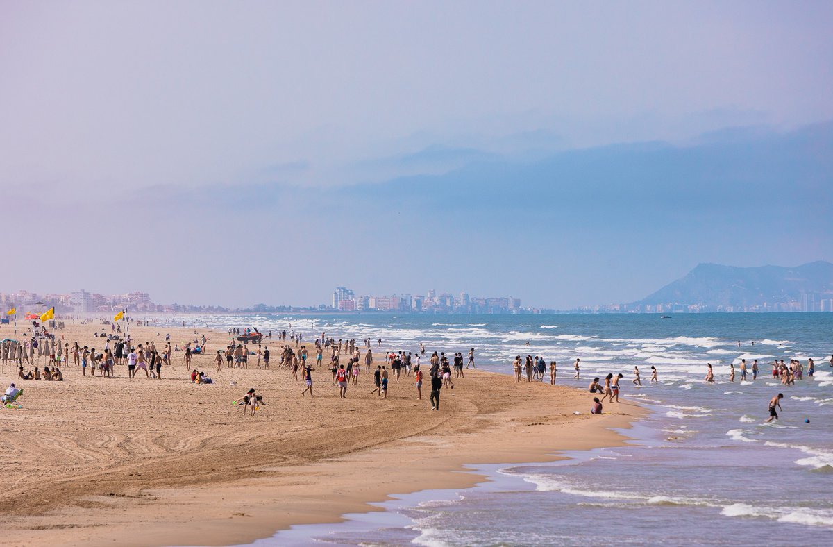 josemaprieto's tweet photo. #Gandia de nou al capdavant del turisme en #SetmanaSanta
📌Hem tingut una ocupació hotelera al 90%, igual que en #Benidorm i per damunt de la mitjana de tota la #ComunitatValenciana que s'ha situat en el 88%.
📌Vam acollir 4 esdeveniments esportius que van atraure més de 13.000 persones i ara acollim més de 6.000 estudiants portuguesos.
És el resultat del treball, la promoció constant i la col·laboració màxima amb el sector. Continuem.
(Fotos: À.Oltra i N.Francés)