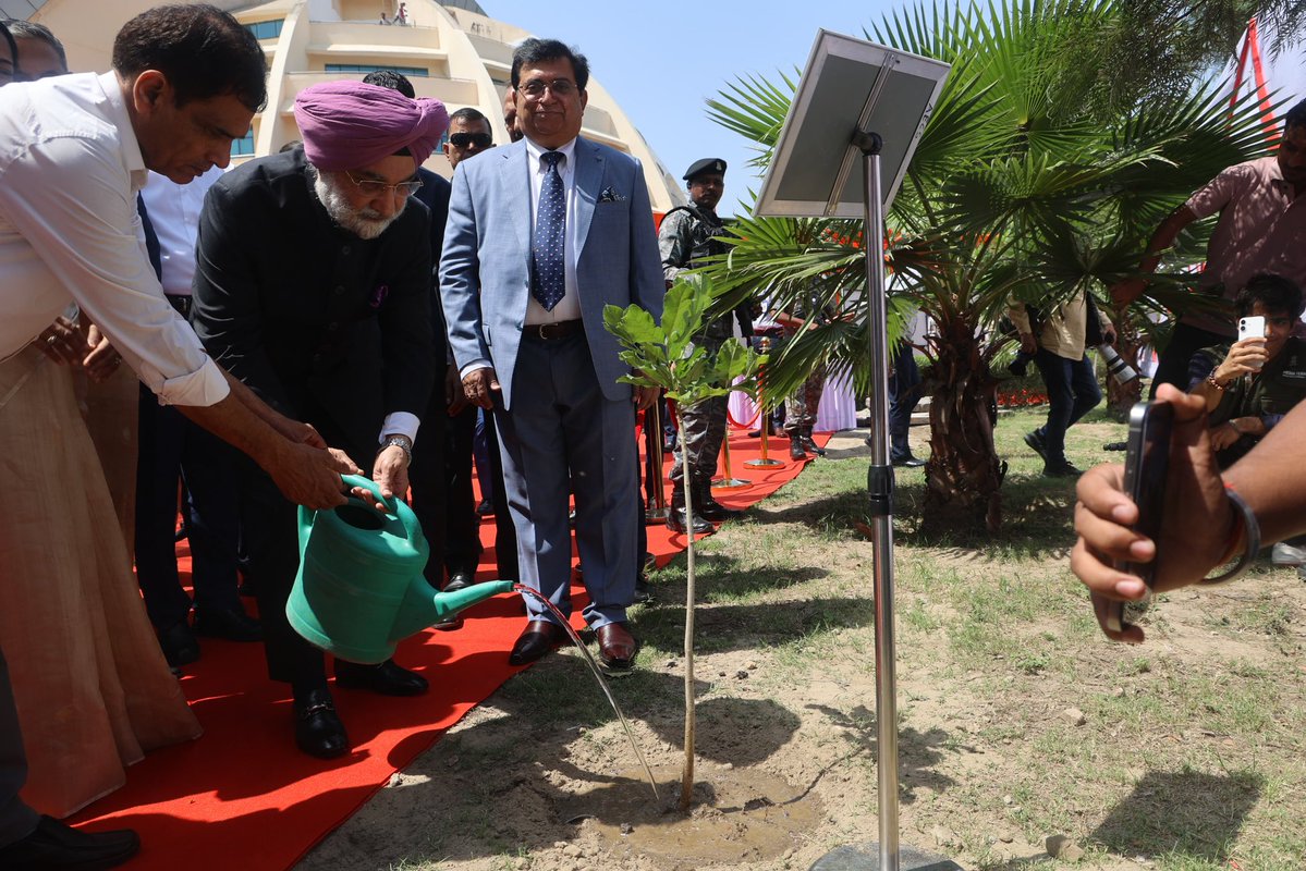 LG Delhi tweet media