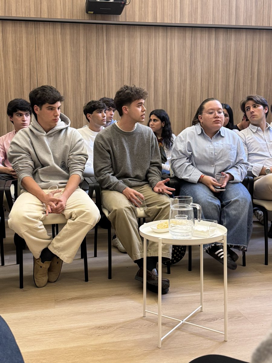 ccmmMadrid's tweet image. 🤝 II Asamblea de Decanos en el #CMAlcor

40 decanos participaron como representantes de sus colegios, aportando ideas para mejorar la vida colegial.

🗣️ Se trataron temas deportivos y culturales de cara al próximo ciclo.

Gracias por su compromiso 🙌

#AsambleaDecanos #CMM