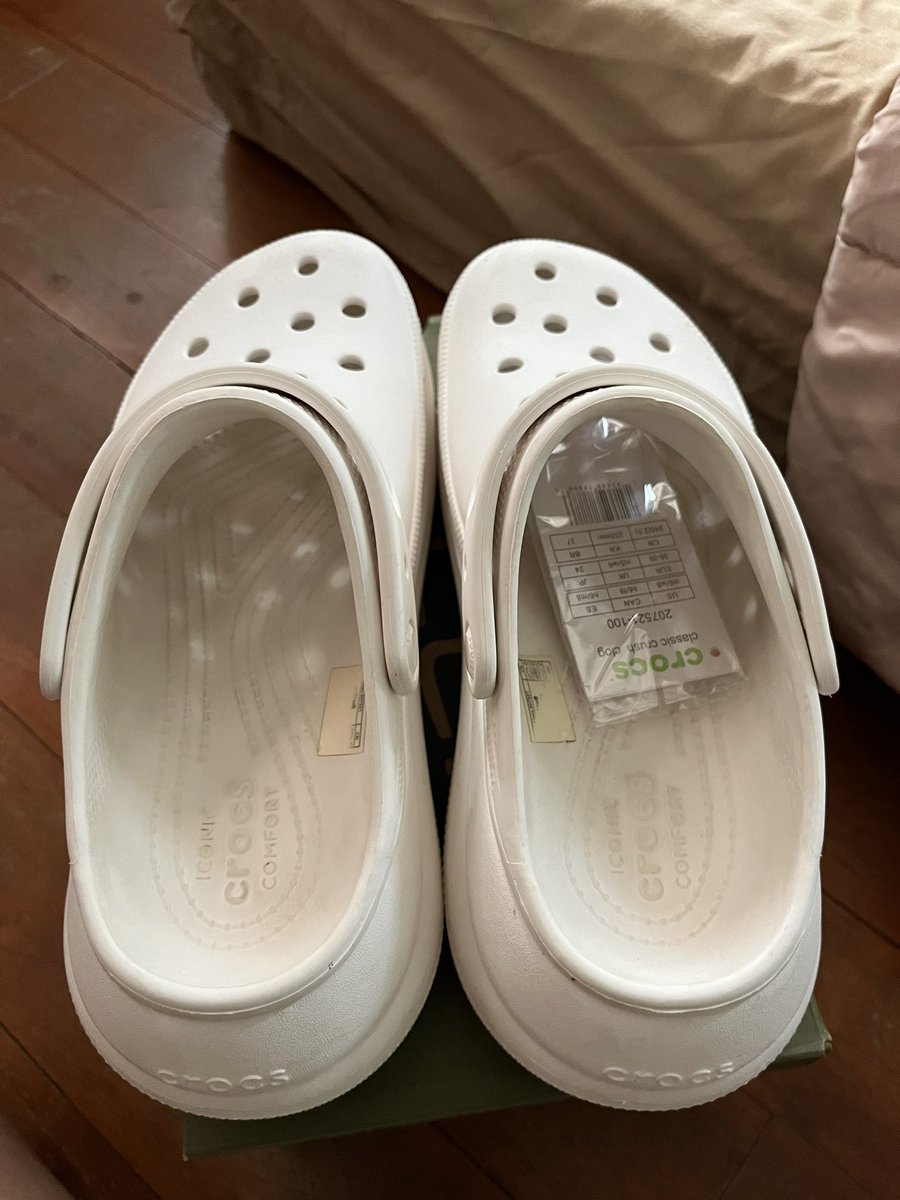_birthdaeboy's tweet photo. ส่งต่อcrocs classic crush clog
                    m6w8 38-39
               500.-รวมส่ง dmพต
#ส่งต่อcrocs #crocsมือสอง #ส่งต่อ #Crocs #รองเท้าcrocs #crocsthailand #ส่งต่อเสื้อผ้ามือสอง https://t.co/zvQn1usIwa