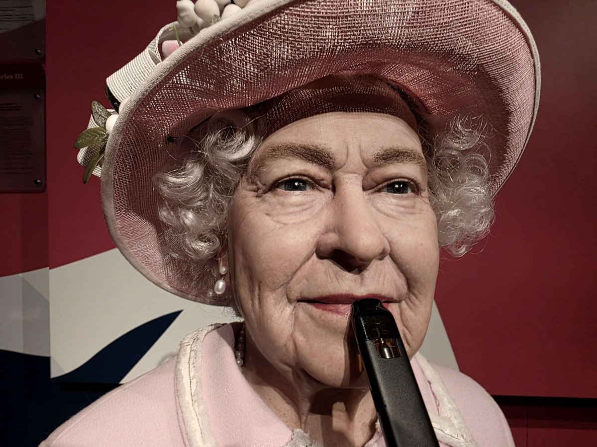 Got into trouble at Madame Tussauds cus i was taking pics of all the wax models with my weed vape in their mouths lol