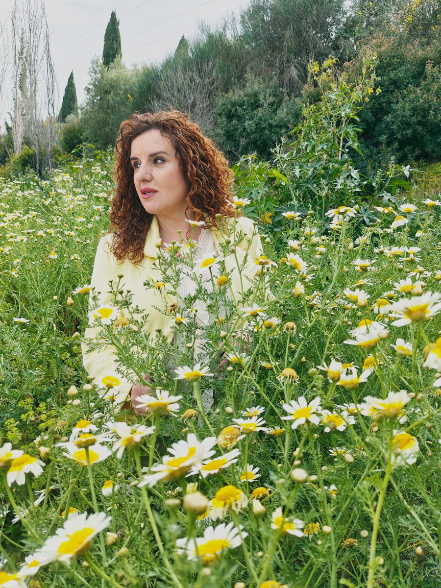 afdezoficial's tweet photo. "Hay que estarle a la vida agradecido...
Por haber permitido
que este día de nuevo
hayas amanecido
Hay que estarle a la vida
agradecido..." 🌹

https://t.co/6RrZToqShQ
#aliciafernandez 
#primavera 
#andalucia 
#sevillanas https://t.co/SvUgGiTjq3