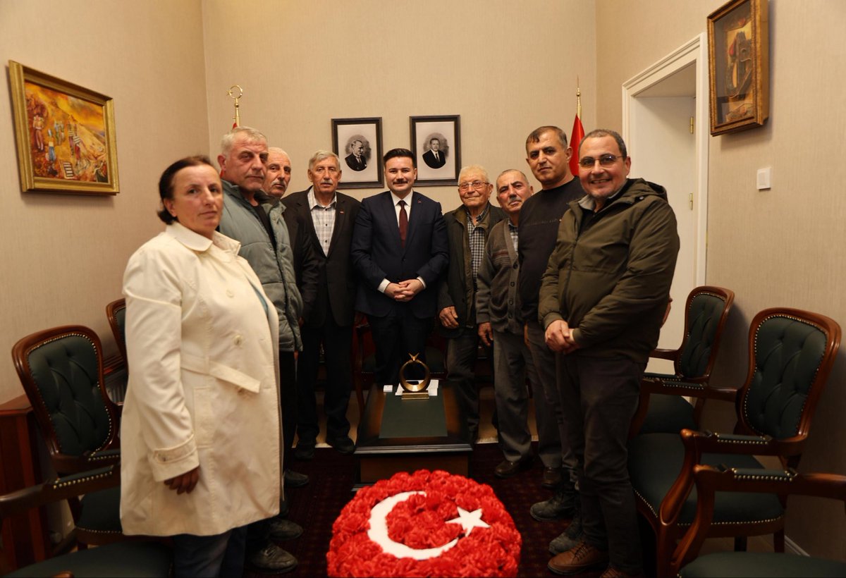 📍 Gökçeada’da Halk Günü Buluşması

Kaymakamımız Sayın Osman Acar, geleneksel hale gelen Halk Günü kapsamında vatandaşlarla bir araya geldi. Kaymakamlık makamında gerçekleştirilen buluşmada, ada genelinden gelen vatandaşların talep, öneri ve sorunları doğrudan dinlendi.