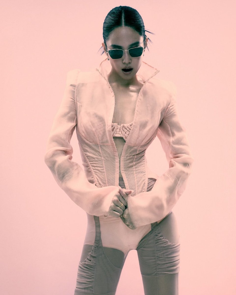 JENNIE Charts tweet media