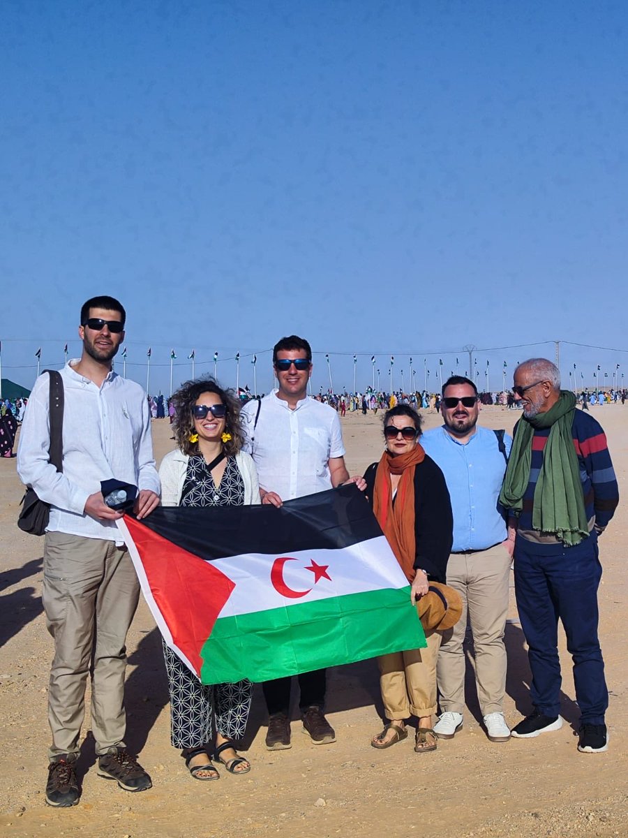 XabierAlkuaz's tweet photo. Estamos acompañando al Pueblo Saharaui en el 50. Aniversario de la RASD.

Autodeterminazio eskubidea defendatzen jarraituko dugu. 

🇪🇭 Sahara hurra! https://t.co/dXj9R5qieN