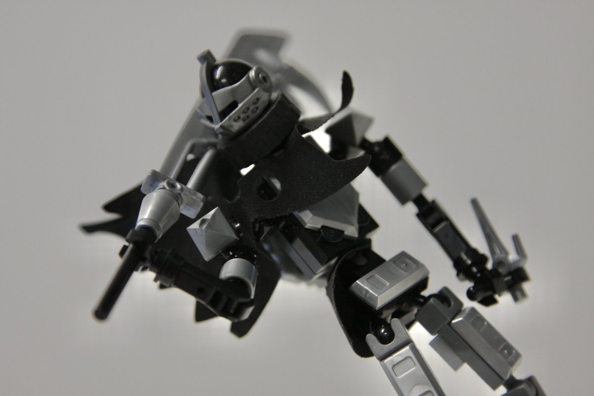 okishiart's tweet photo. I present to you my new series of figures - «Titans»

The name is like this because in comparison with ordinary lego minifigures they are three times higher than the average person (skeleton as an example), and I also try to shoot on camera📷
#LEGO #Knight #Darksouls https://t.co/bz1rjcWu03