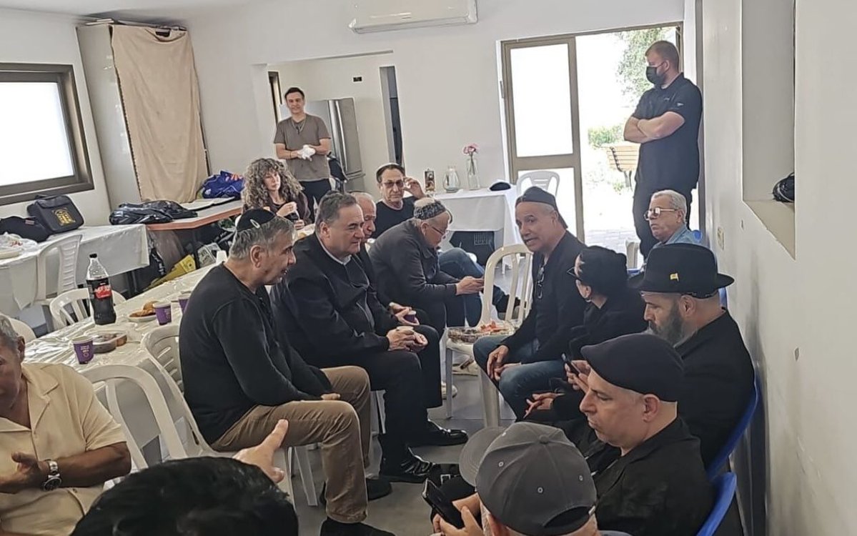 מיכאל האוזר טוב tweet media