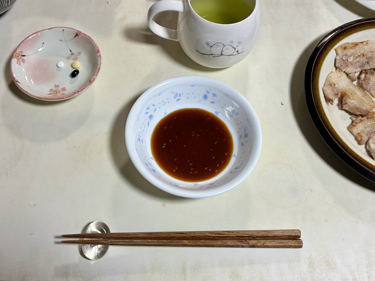 selfcontrorl's tweet photo. お疲れ様です😌
昨日と今日の晩ご飯です。

昨日　たけのこ尽くし
　　　　たけのこご飯
　　　　若竹汁
　　　　たけのこの煮物

今日　鉄板焼き

朝市で、大きな筍が500円で
あったので、ゲット😊
あく抜きして皮を剥いたら、
1キロ近くあったので😅
たけのこ尽くしにしてみました😅

#おうちごはん https://t.co/txs9mdaxQt