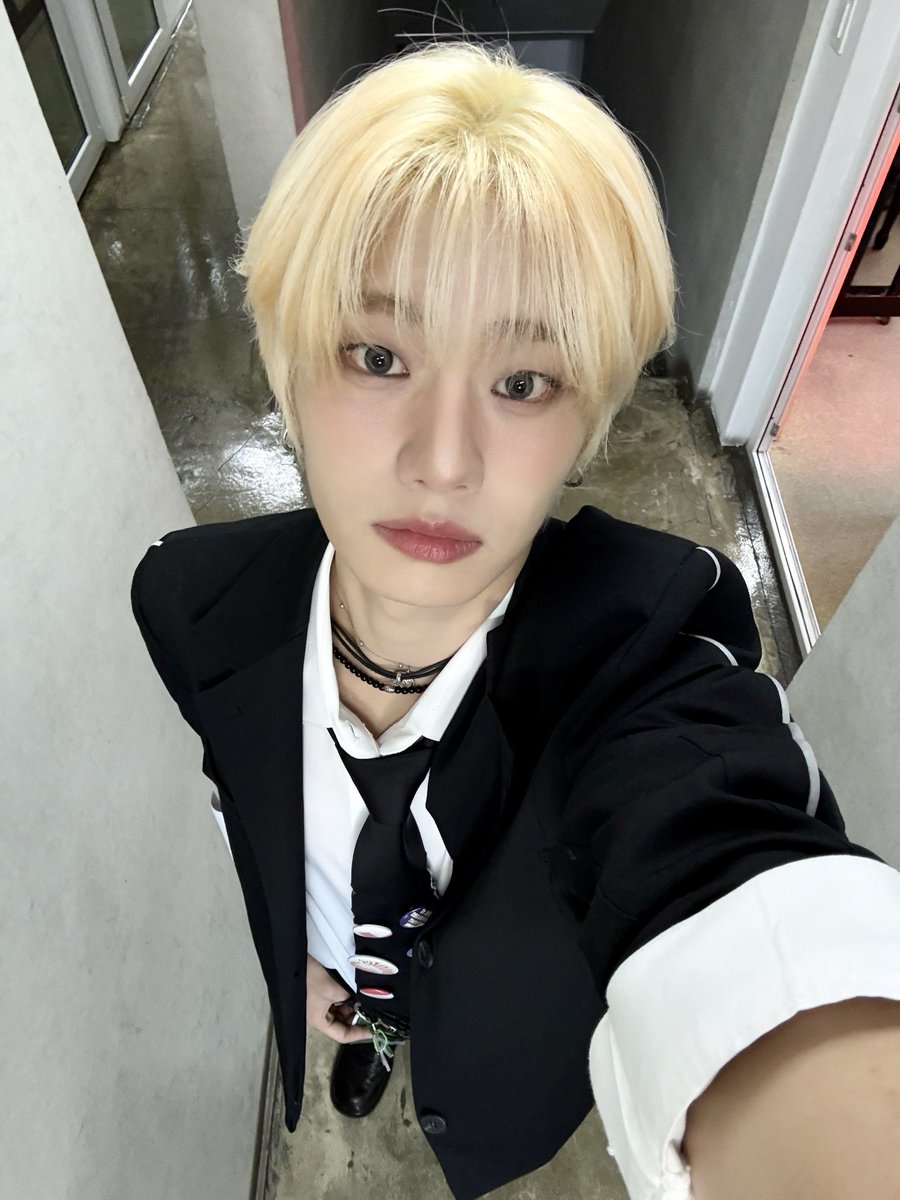 DoryunYoelFRFan's tweet photo. ✳️•{ TWITTER }•{080426}•✳️

#YOEL

Que se passe-t-il ?

#AIMERS #에이머스 #요엘 
{••••••}
©️: @AIMERS_AMRS
-->☔-->🇨🇵 https://t.co/oOVnUDEtU8