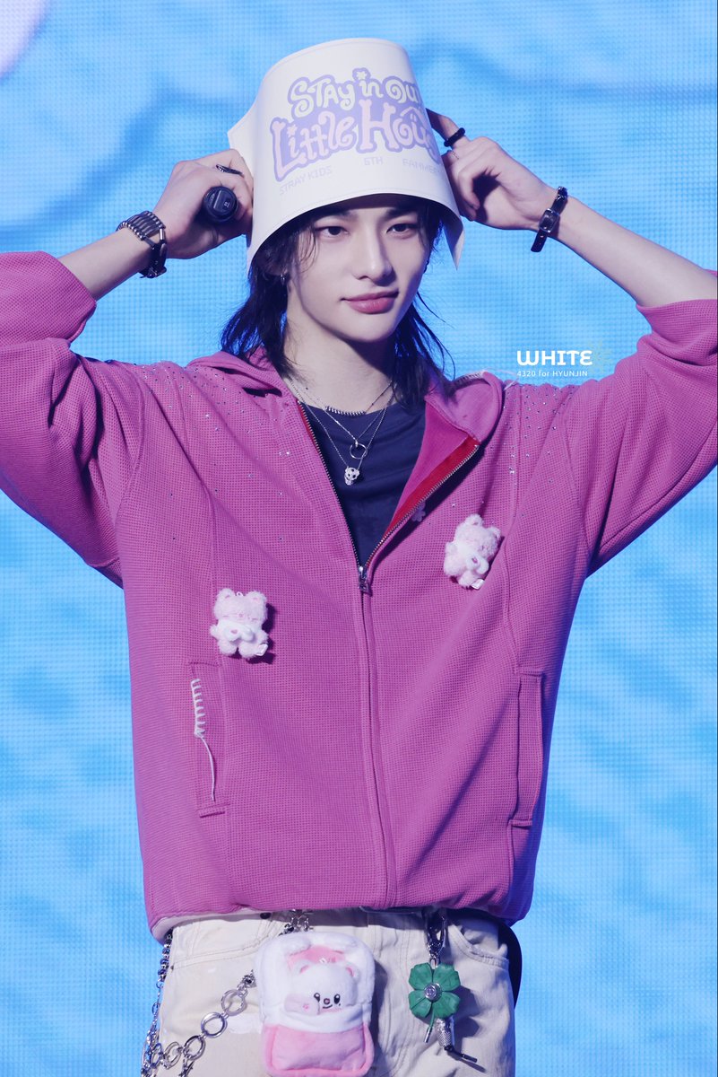 260404 SKZ 6th fanmeeting Day 3
귀요미

#Hyunjin #현진 #黄铉辰 #ヒョンジン
#StrayKids #스트레이키즈 #스키즈 #SKZ