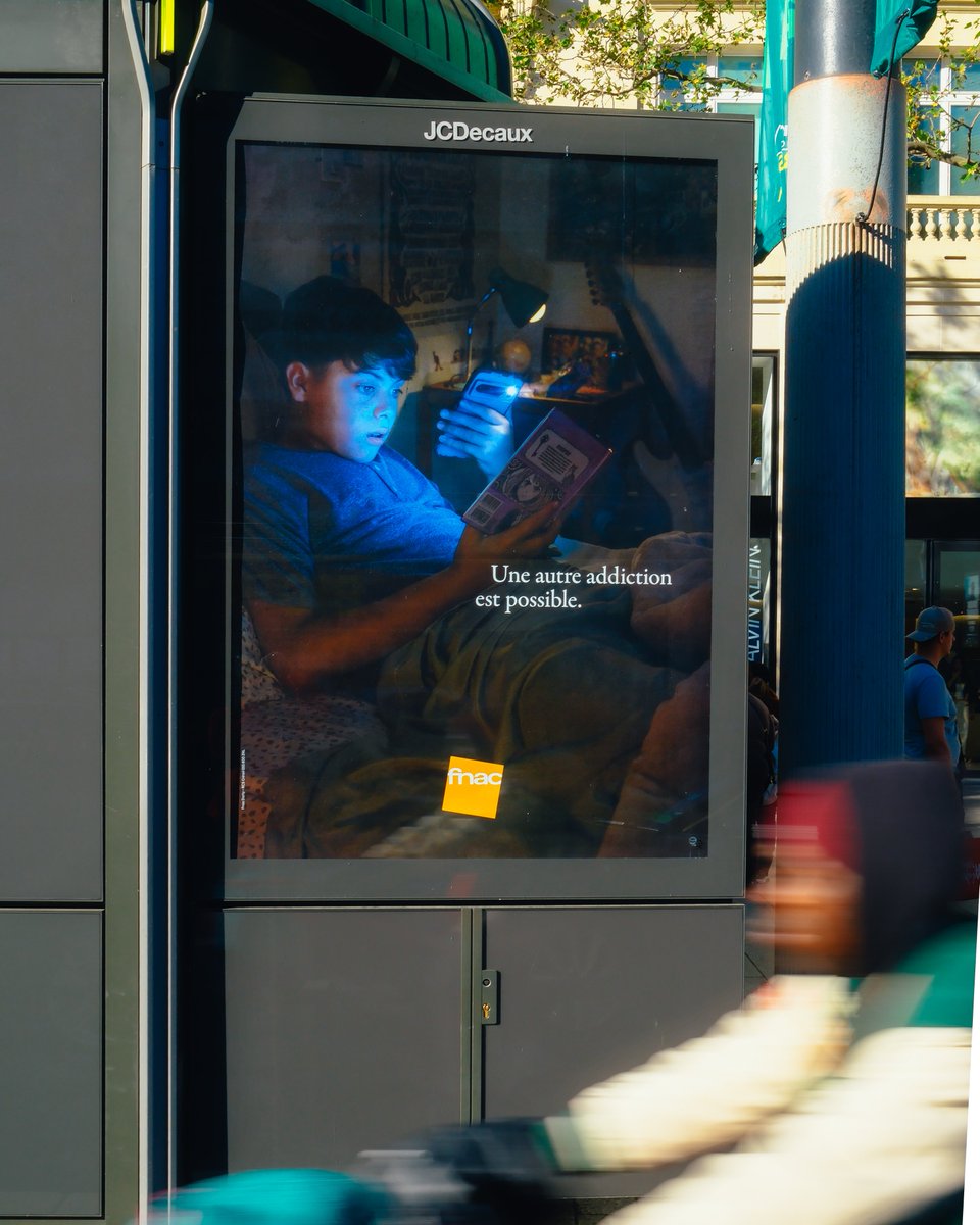 LLLLITL's tweet image. Smart campaign from FNAC (France’s leading bookseller) tackling the decline in reading while cleverly flipping the smartphone debate. 

#Reading #Smartphone #Addiction
