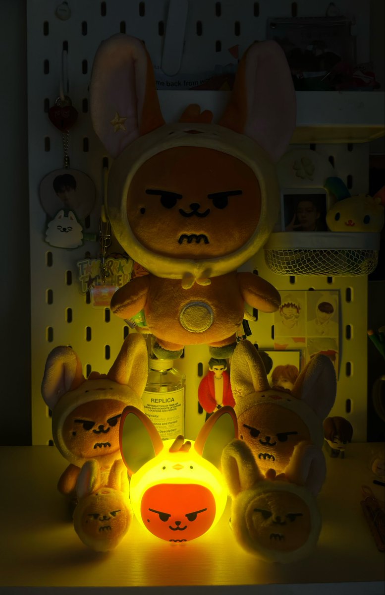 yeonjpeg's tweet photo. tonight we steal the mooon 🦊 https://t.co/oBdwylz9YT