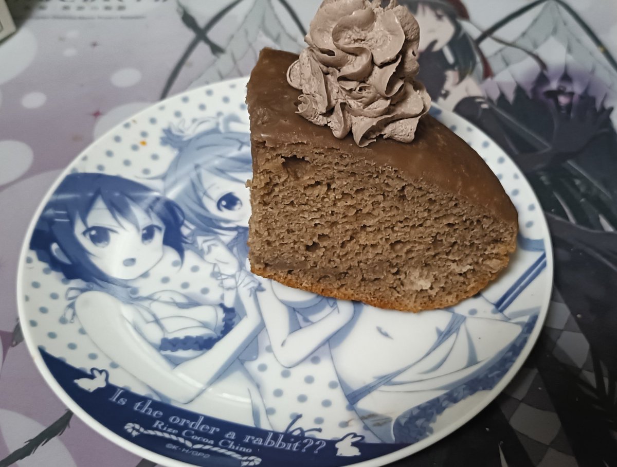 〆のデザートは昼に作ったプロテインケーキチョコクリーム乗せ。