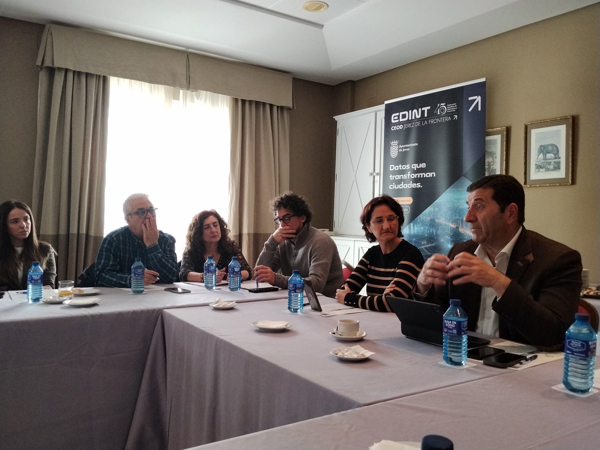 ITelligent_IT's tweet photo. 🤖☕ Hoy estamos en el "Café con Datos" de CEOD de #Jerez @ciudadjerez  el desayuno sectorial #EDINT @edint_femp 
🎯"Datos e #IA: Límites y Ética" con Miguel Ángel Martín, Data &amp; AI Specialist y Director de la Oficina CEOD. 
✨Encantados de haber asistido, ¡muy enriquecedor! https://t.co/kIpqMQH8Cc
