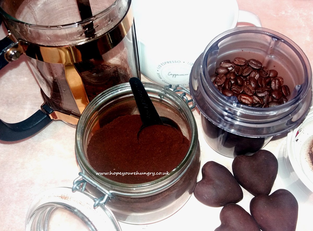 re_hungry's tweet image. Good morning lovely Hungrys! Time for a coffee &amp;amp; a slice of my lovely Coffee &amp;amp; Walnut cake - recipe: hopeyourehungry.co.uk/espresso-yours… Deliciously layered coffee cake layered with fluffy buttercream. Have a #delicious day &amp;amp; stay hungry! ;) x #bakeithappen #cake #coffee #bake #recipes