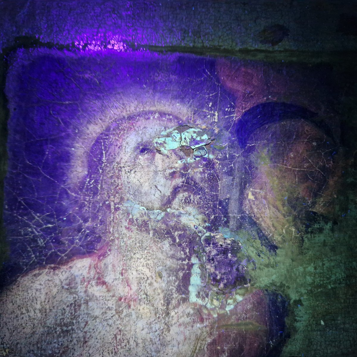 jcbuenoj's tweet photo. Fragmento de #restauración, obra "La Flagelación de Cristo" S. XIX. En la imagen se aprecian la oxidación del barniz, que impedía ver los detalles, lagunas producidas por desprendimientos de capa pictórica y el resultado final después de la intervención.
#malaga
#CofradiaMLG https://t.co/93HpOo8sV9