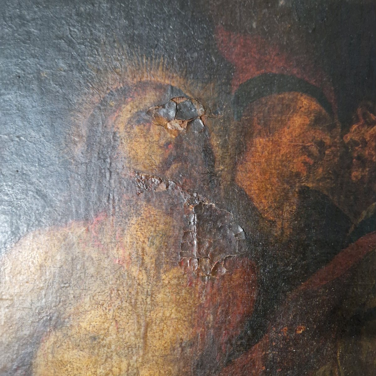 jcbuenoj's tweet photo. Fragmento de #restauración, obra "La Flagelación de Cristo" S. XIX. En la imagen se aprecian la oxidación del barniz, que impedía ver los detalles, lagunas producidas por desprendimientos de capa pictórica y el resultado final después de la intervención.
#malaga
#CofradiaMLG https://t.co/93HpOo8sV9