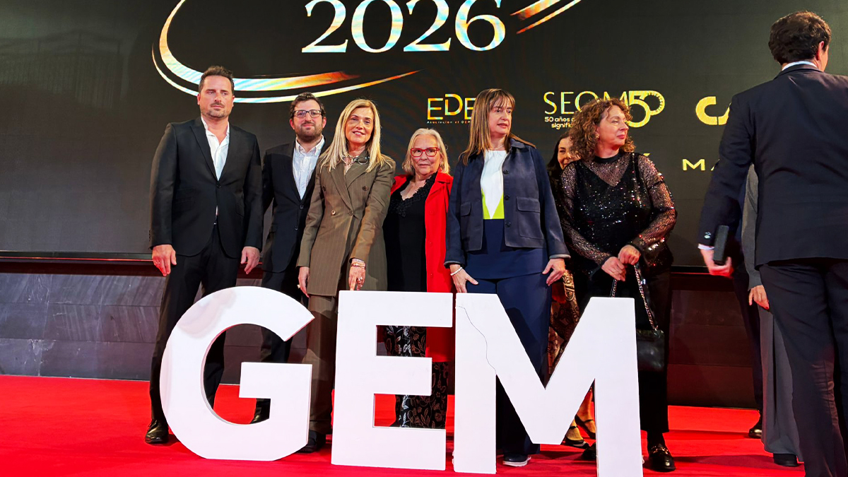 Cemmp_mieloma's tweet photo. Ayer entregaron a la Dra. Esther González un premio por el apoyo al deporte para los pacientes, se entregó en la sede del Comité Olímpico Español (COE) en Madrid.

#Mieloma @estherg01291486 @CAHU_Area_V https://t.co/NbU8163ZQi