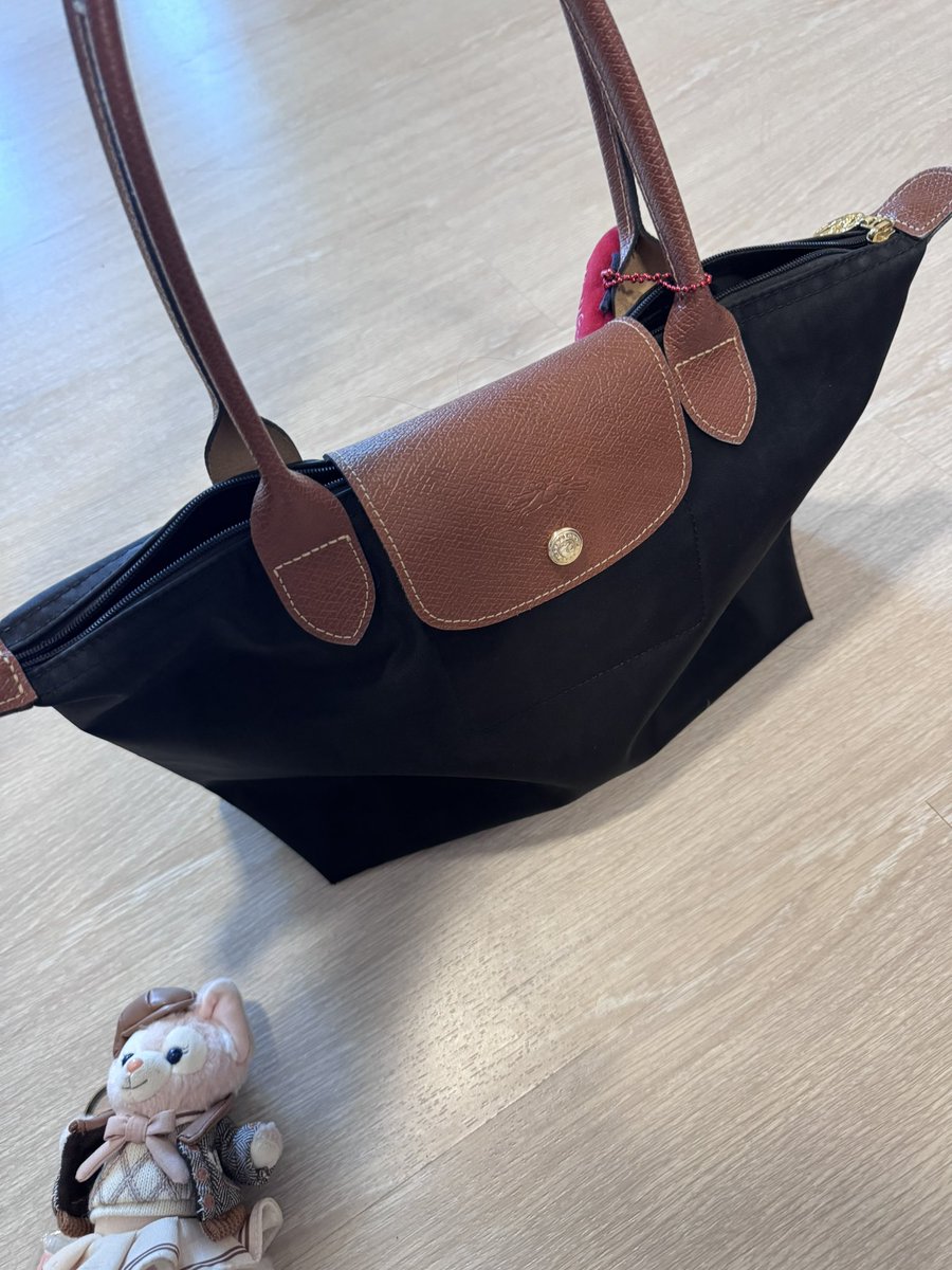 marryjanur's tweet photo. ส่งต่อ longchamp M(long) สีดำ ใหม่มากๆ ขอดู พตได้ค่ะ ไม่ชัวร์แท้ไหมค่ะ ขอคนรับได้ค้าบ 1750 ส่งฟรีค่ะ🩷 #longchampมือสอง #ส่งต่อlongchamp https://t.co/79B2ZTZwmJ