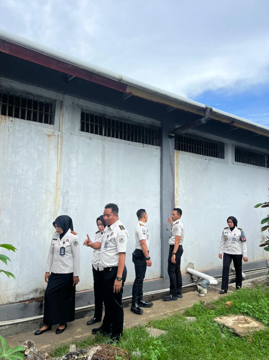 LppTenggarong's tweet image. Deteksi Dini Area Branggang Lapas Perempuan Kelas IIA Tenggarong Dilaksanakan Secara Optimal

#kemenimipas
#guardandguide
#ditjenpas
#pemasyarakatan
#PembinaanWBP
#keamanan